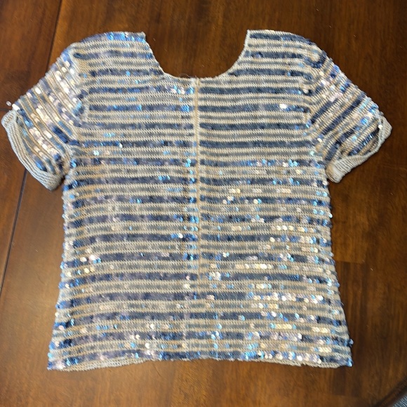 GRYPHON BEIGE/BLUE SEQUIN SHORT SLEEVE TOP M - Picture 8 of 10